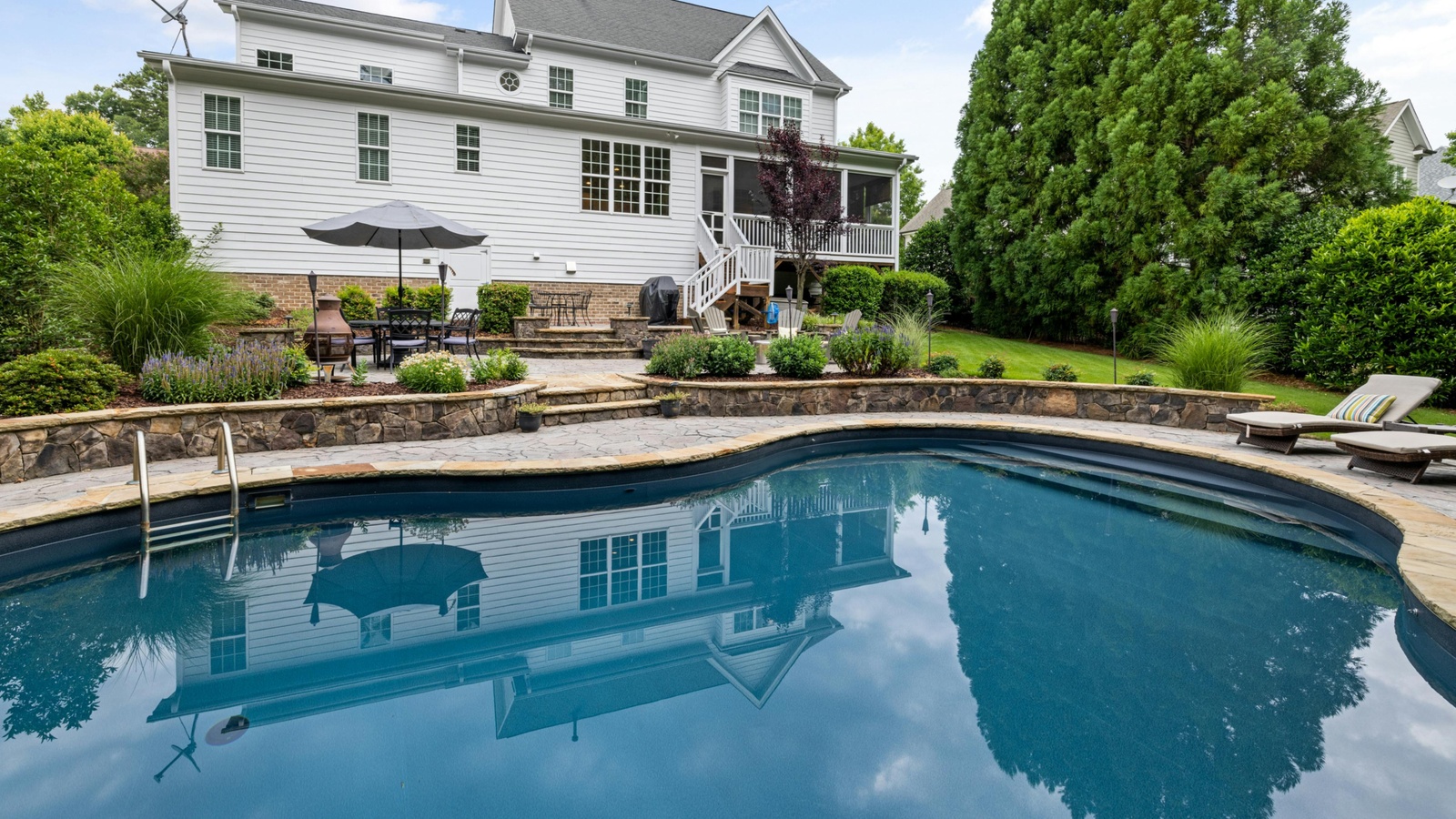 Sunstate Pool Co - pool cleaning and maintenance